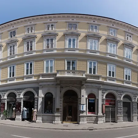 Hotell Nuovo Centro 2*